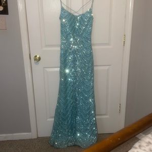 Beautiful light blue Windsor prom dress!!!